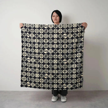 風呂敷 100cm｜伊砂文様 松｜両面染め 鉄色 / 赤色｜綿シャンタン｜むす美 むす美