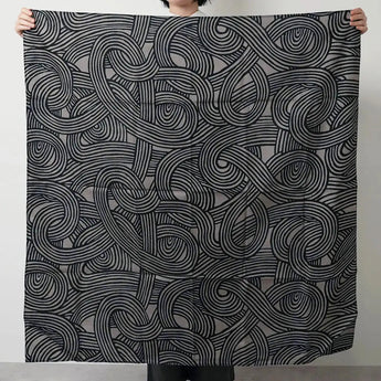 風呂敷 100cm｜伊砂文様 結｜両面染め ダークグレー / ブルー｜綿シャンタン｜むす美 むす美