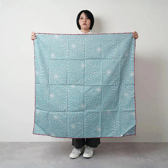 風呂敷 100cm｜伊砂文様 菊｜両面染め 赤 / 青磁（水色）｜綿シャンタン｜むす美 むす美