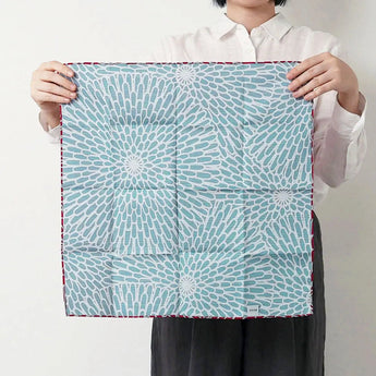 風呂敷 48cm｜伊砂文様 菊｜両面染め 赤 / 青磁（水色）｜綿シャンタン｜むす美 むす美
