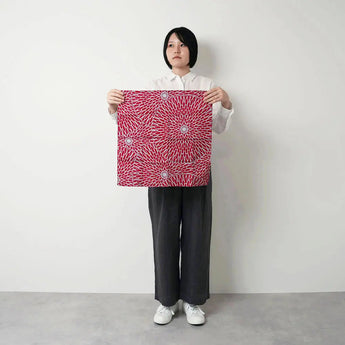 風呂敷 48cm｜伊砂文様 菊｜両面染め 赤 / 青磁（水色）｜綿シャンタン｜むす美 むす美