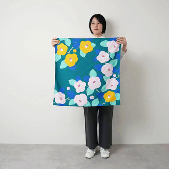 風呂敷 70cm｜椿柄 / グリーン｜アクアドロップ (はっ水加工) - Adeline Klam｜ポリエステル｜むす美 むす美