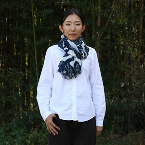 【薄手ストール】カラスの群れ 青黛 よつめ染布舎