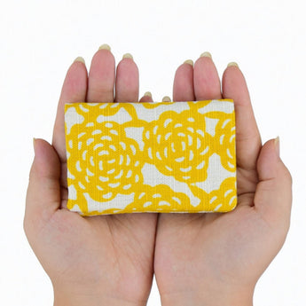 よつめ染布舎 名刺入れ  無量花 山吹 黄色 イエロー